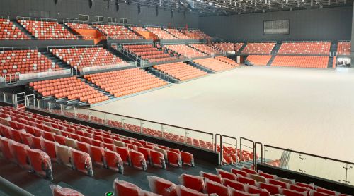 場(chǎng)館座椅的“骨骼”之謎：吹塑 vs 注塑，為何征途座椅選擇氣輔注塑？?